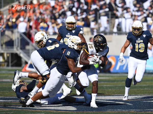 Mountaineers Hold Off Furious Akron Comeback, Prevail 45-38