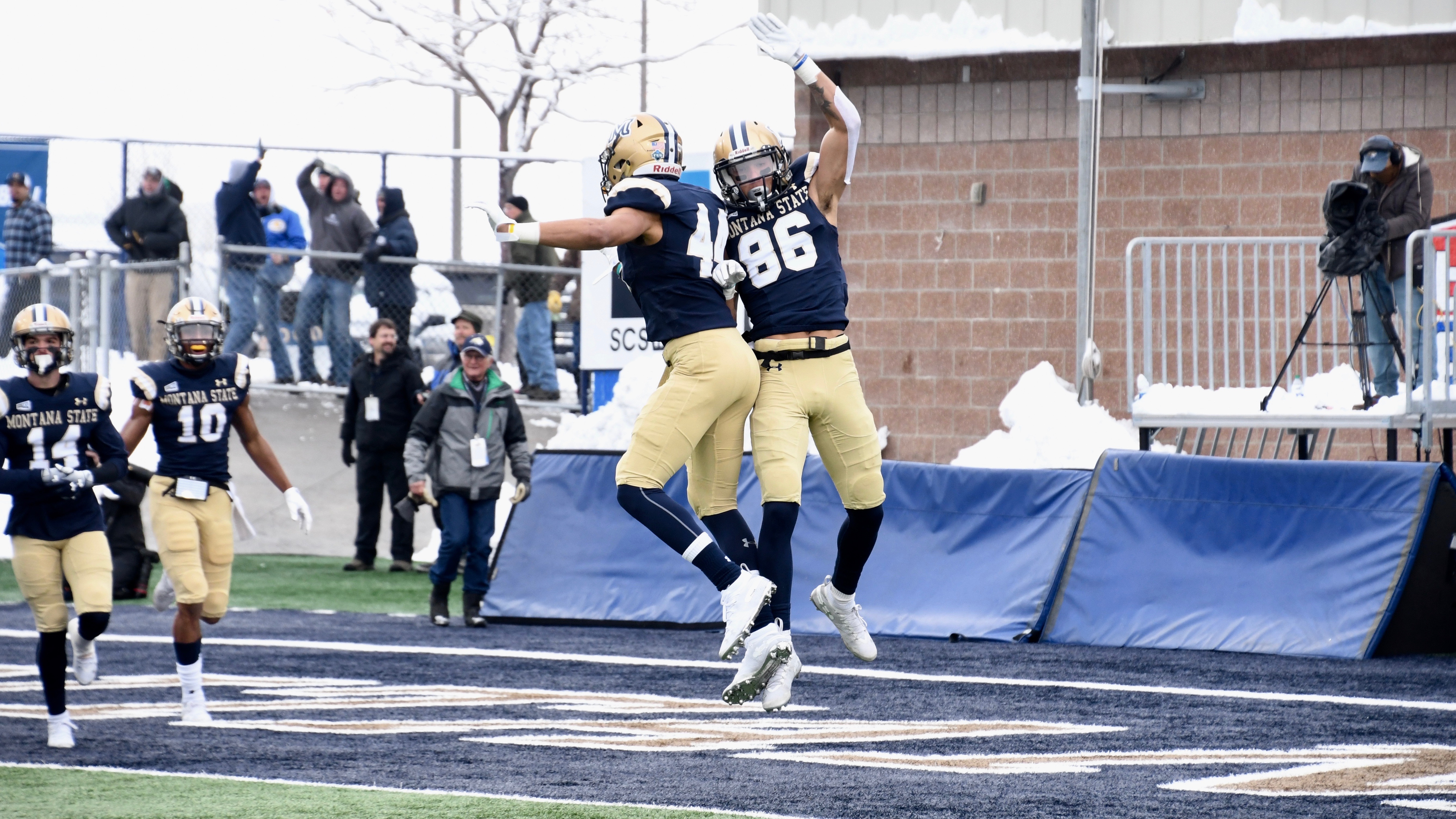 FCS Playoffs: Montana State Pulls Away from Incarnate Word Late, Prevail 35-14