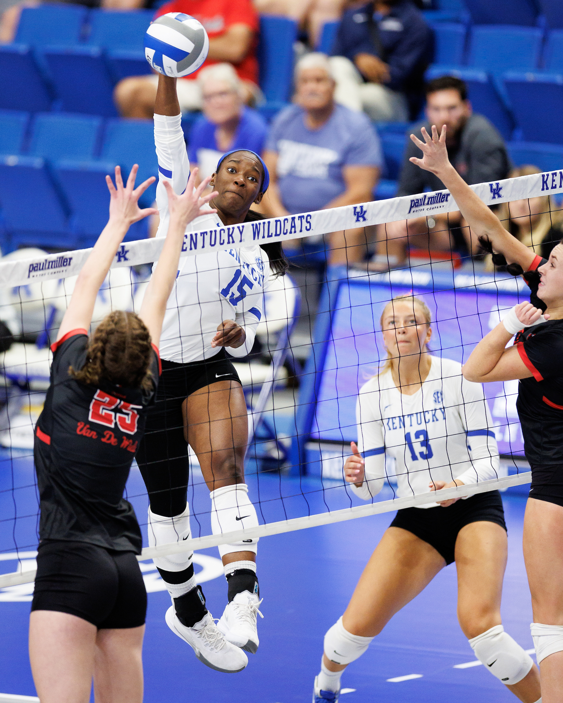 VOLLEYBALL WEEKEND PREVIEW, 9/1/2023: Pitt, Kentucky Tangle in Non-Conference Battle of Titans